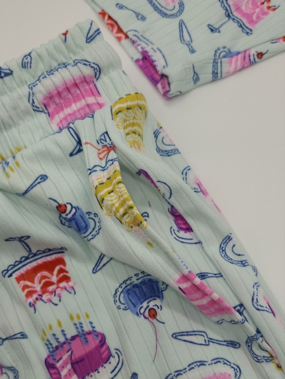 Cuddl Duds Pajama Set Capri Light Blue Cake Print Pockets Pink Yellow 2pc NEW - Picture 5 of 10